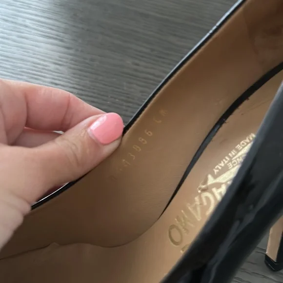 Salvadore ferragamo heels - Picture 4 of 8